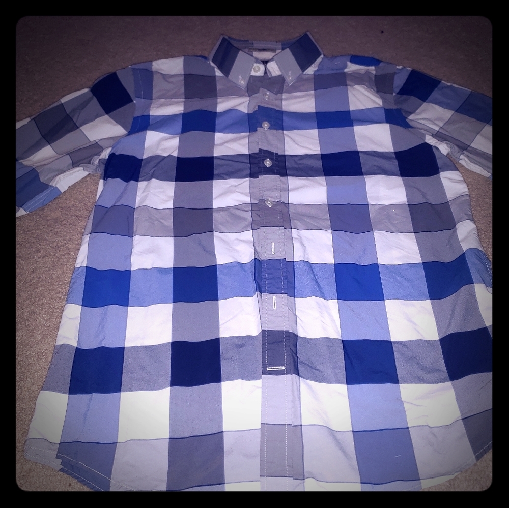 Long sleeve buttoned down shirt